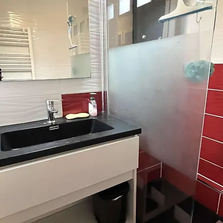 Splendide T3 Renove Avec Piscine Et Parking A 100m De La Mer, 6 Pers, Terrasse, Wifi - Fr-1-607-206 別荘 *