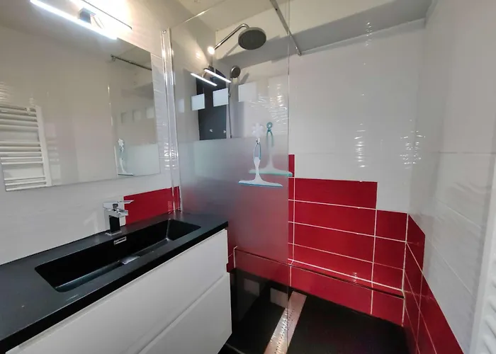 Splendide T3 Renove Avec Piscine Et Parking A 100m De La Mer, 6 Pers, Terrasse, Wifi - Fr-1-607-206 *