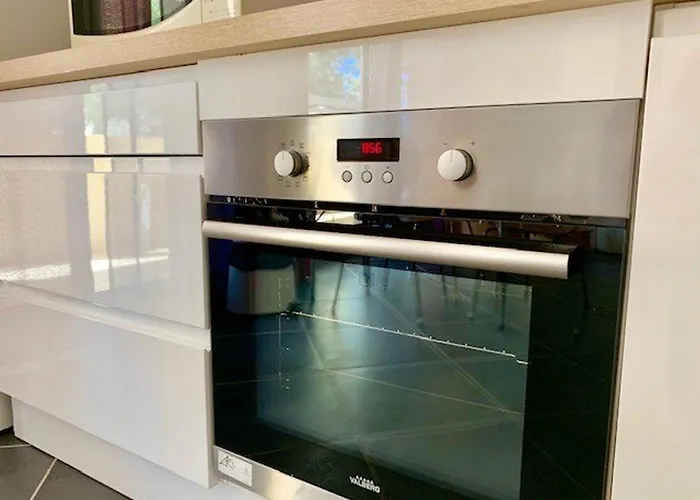 Splendide T3 Renove Avec Piscine Et Parking A 100m De La Mer, 6 Pers, Terrasse, Wifi - Fr-1-607-206